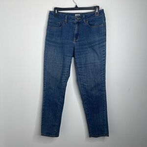 L.L. Bean classic fit Blue Jeans size 6 petite